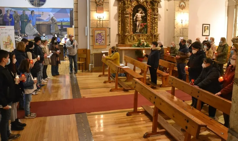 Foto 4 - Amplia asistencia de fieles a la Vigilia por la Paz en Ucrania