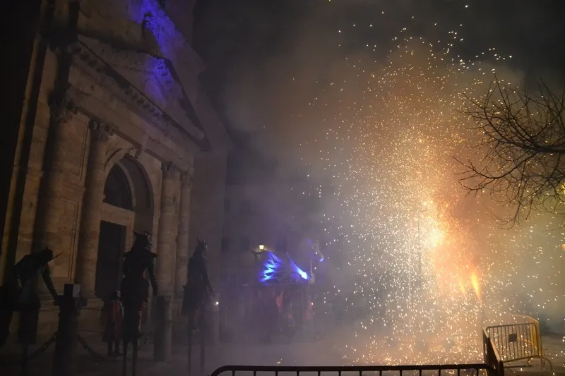 Foto 6 - Carnavaldeltoro.es regala a Ciudad Rodrigo un espect&aacute;culo pirot&eacute;cnico por la concesi&oacute;n de los Cenizos