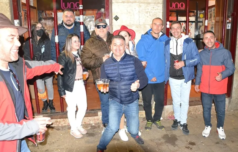 Foto 5 - El ambiente taurino se mantiene mientras va menguando el festivo en una jornada con visita de la lluvia