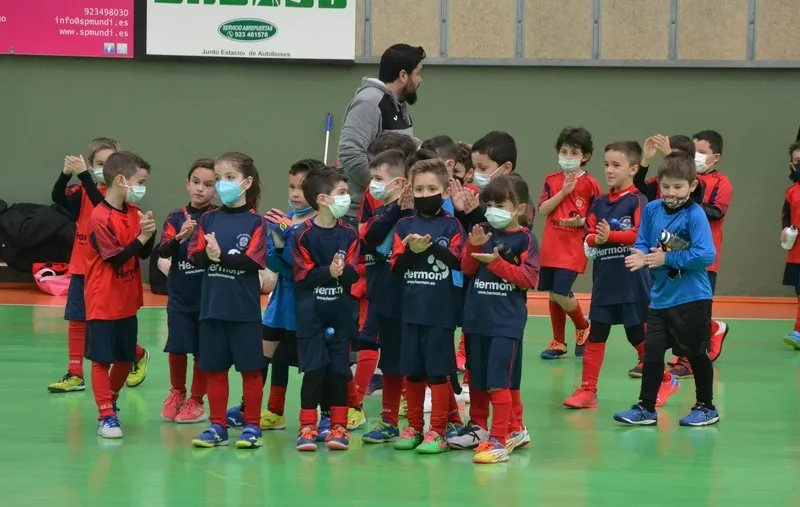 Foto 10 - Los prebenjamines del III Columnas cierran con un derby local su participaci&oacute;n en la Liga Asafusa