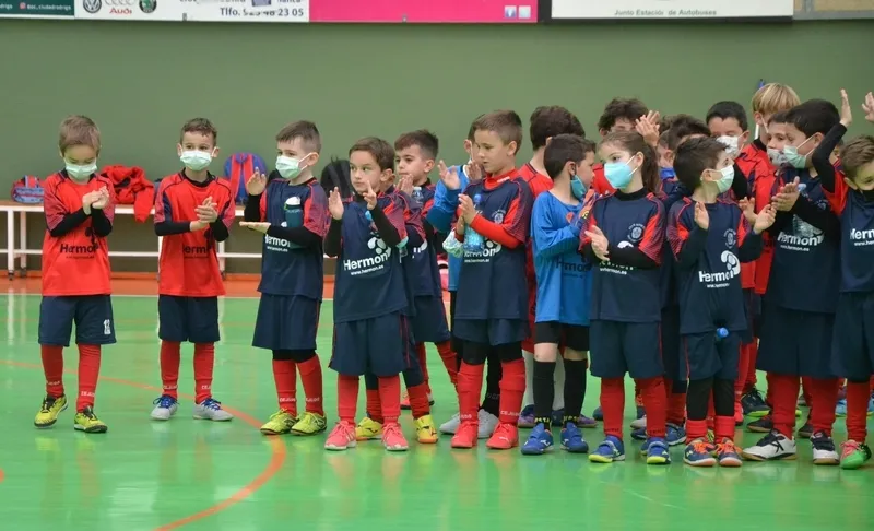 Foto 8 - Los prebenjamines del III Columnas cierran con un derby local su participaci&oacute;n en la Liga Asafusa