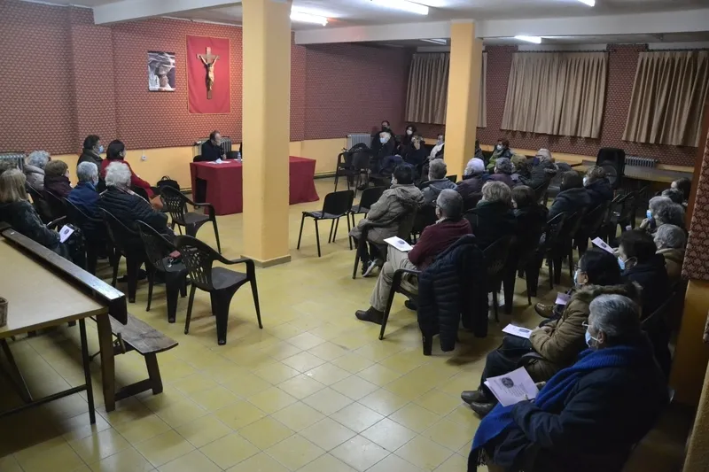 Foto 5 - Mari Paz Diago diserta sobre el papel de la mujer en la Iglesia