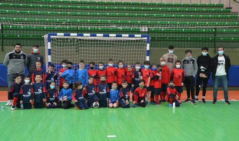 Foto 2 - Los prebenjamines del III Columnas cierran con un derby local su participaci&oacute;n en la Liga Asafusa