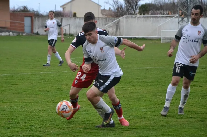 Foto 9 - El Ciudad Rodrigo resiste parte y media ante el Mirand&eacute;s B, que le acaba dando otro disgusto 6 a&ntilde;os despu&eacute;s