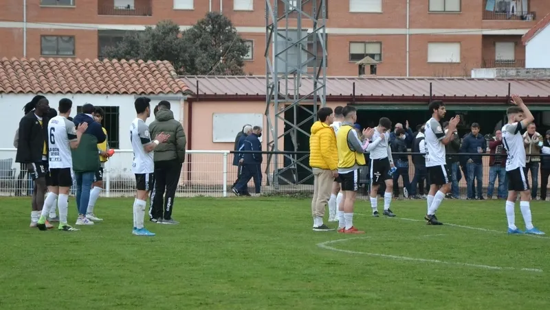 Foto 2 - El Ciudad Rodrigo resiste parte y media ante el Mirand&eacute;s B, que le acaba dando otro disgusto 6 a&ntilde;os despu&eacute;s