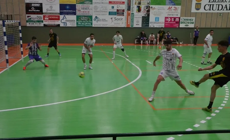 Foto 9 - El Mir&oacute;briga Futsal perdona y acaba por caer derrotado ante Macotera en el rush final
