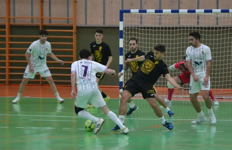 Foto 3 - El Mir&oacute;briga Futsal perdona y acaba por caer derrotado ante Macotera en el rush final