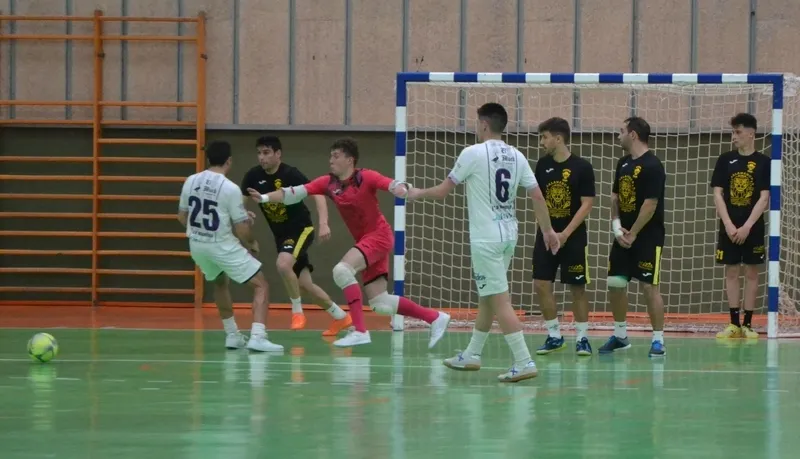 Foto 4 - El Mir&oacute;briga Futsal perdona y acaba por caer derrotado ante Macotera en el rush final