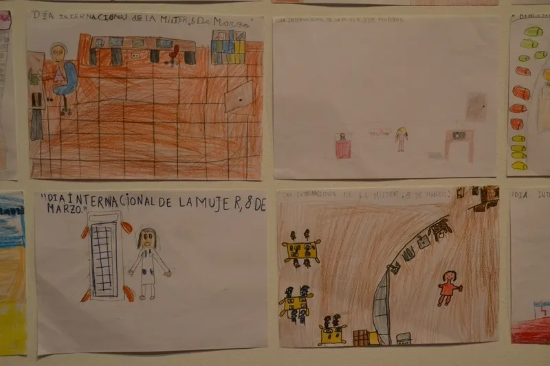 Foto 6 - Expuestos los 134 dibujos presentados al concurso &lsquo;Mam&aacute; Trabajadora&rsquo; 