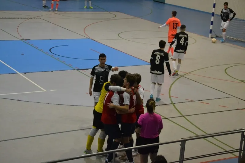 Foto 11 - El III Juvenil se queda sin premio en un gran partido ante uno de los gallitos