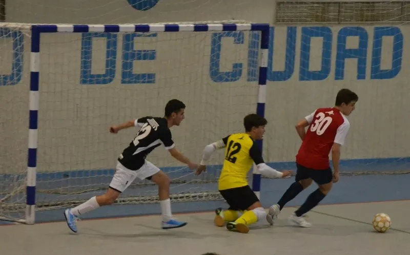 Foto 10 - El III Juvenil se queda sin premio en un gran partido ante uno de los gallitos