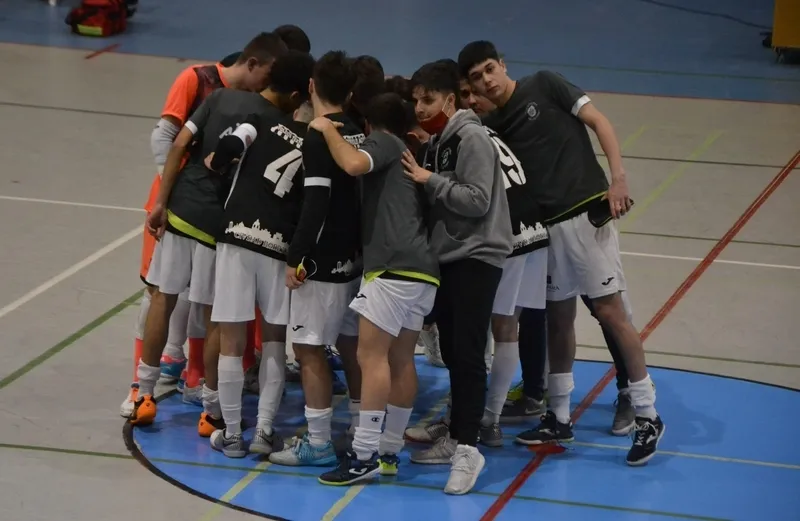 Foto 4 - El III Juvenil se queda sin premio en un gran partido ante uno de los gallitos