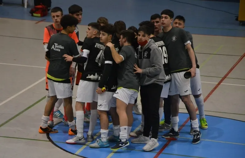 Foto 3 - El III Juvenil se queda sin premio en un gran partido ante uno de los gallitos