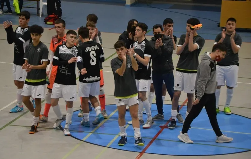 Foto 2 - El III Juvenil se queda sin premio en un gran partido ante uno de los gallitos