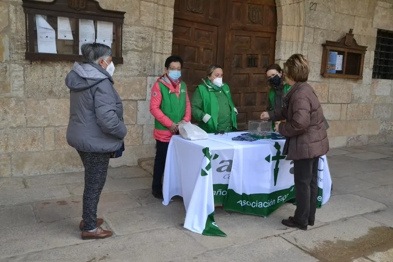 Foto 3 - La AECC conciencia en la calle sobre la importancia del &ldquo;otro test&rdquo;