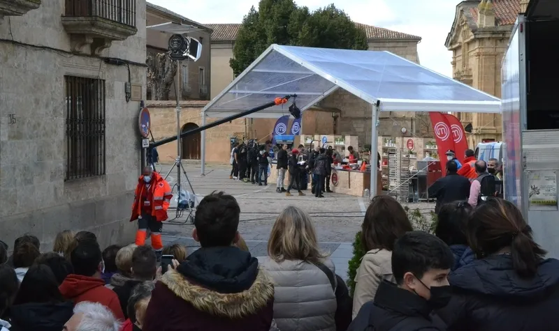 Foto 5 - MasterChef graba en Ciudad Rodrigo con gran expectaci&oacute;n por parte de los mirobrigenses