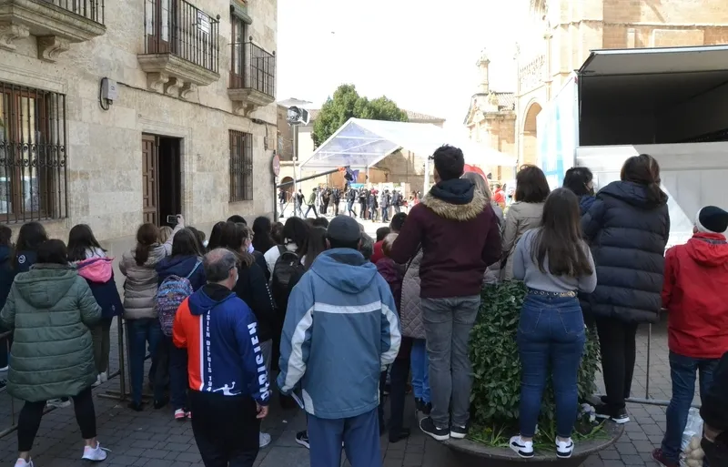 Foto 4 - MasterChef graba en Ciudad Rodrigo con gran expectaci&oacute;n por parte de los mirobrigenses