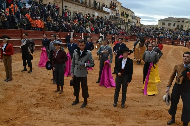 Foto 6 - Los Amigos del Alguacilillo despiden el Carnaval con la visita de la persona que les cedi&oacute; el 1&ordm; traje