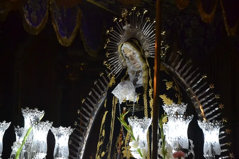 Foto 2 - Baja asistencia de fieles al inicio de la novena de La Soledad