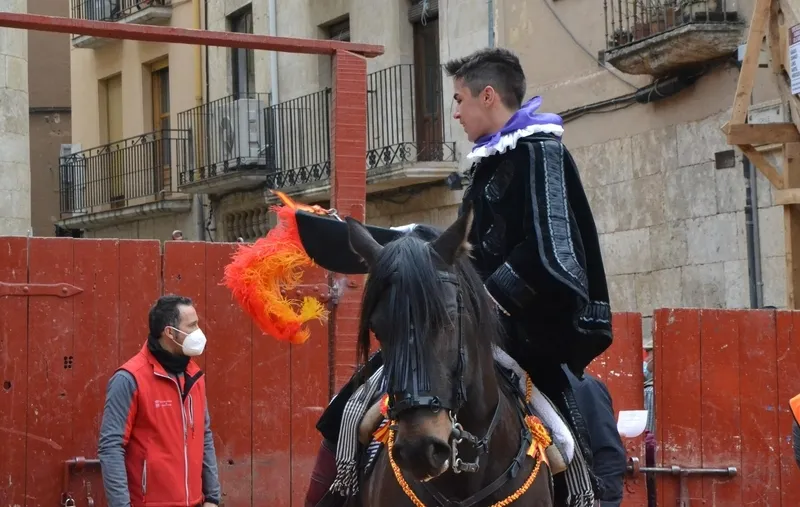 Foto 4 - Los Amigos del Alguacilillo despiden el Carnaval con la visita de la persona que les cedi&oacute; el 1&ordm; traje
