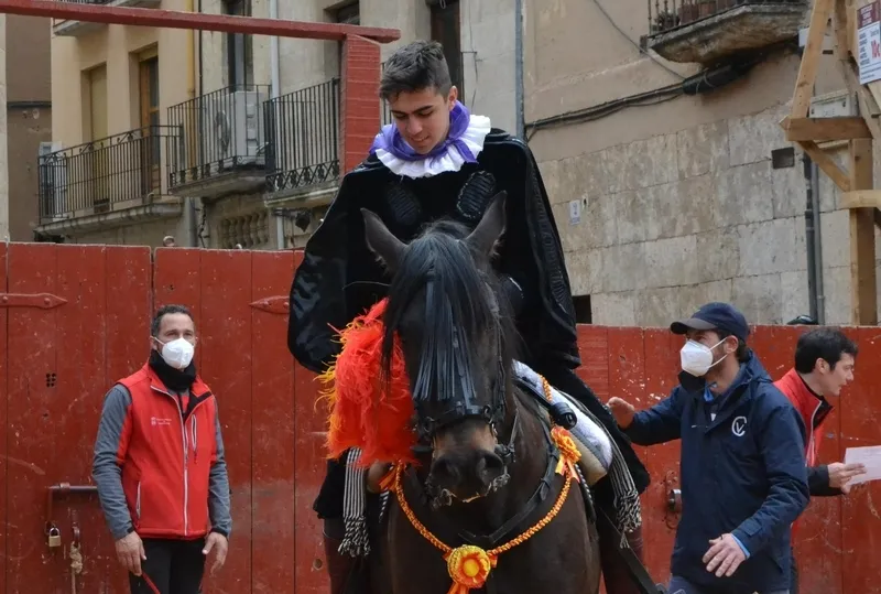 Foto 3 - Los Amigos del Alguacilillo despiden el Carnaval con la visita de la persona que les cedi&oacute; el 1&ordm; traje