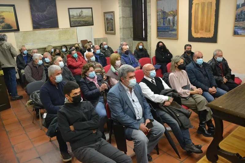 Foto 6 - Carlos Garc&iacute;a Medina trae al primer plano la tradici&oacute;n popular de la caza y la pesca