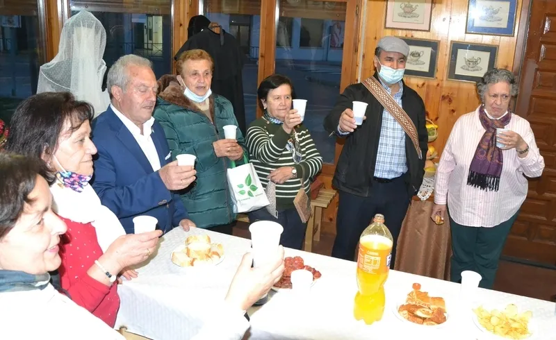 Foto 3 - El Ayuntamiento cede la caseta de madera al Bot&oacute;n Charro