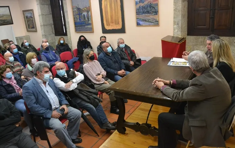 Foto 2 - Carlos Garc&iacute;a Medina trae al primer plano la tradici&oacute;n popular de la caza y la pesca