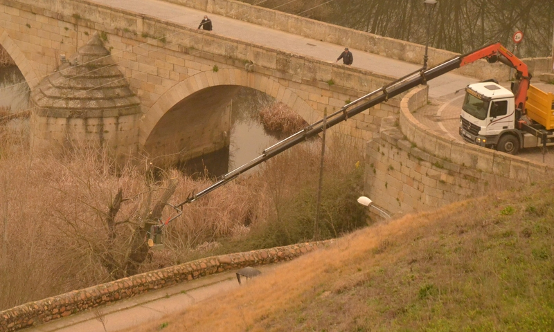 Foto 2 - La Alameda de la Moretona y la ribera entre el Puente Mayor y La Concha renuevan su imagen