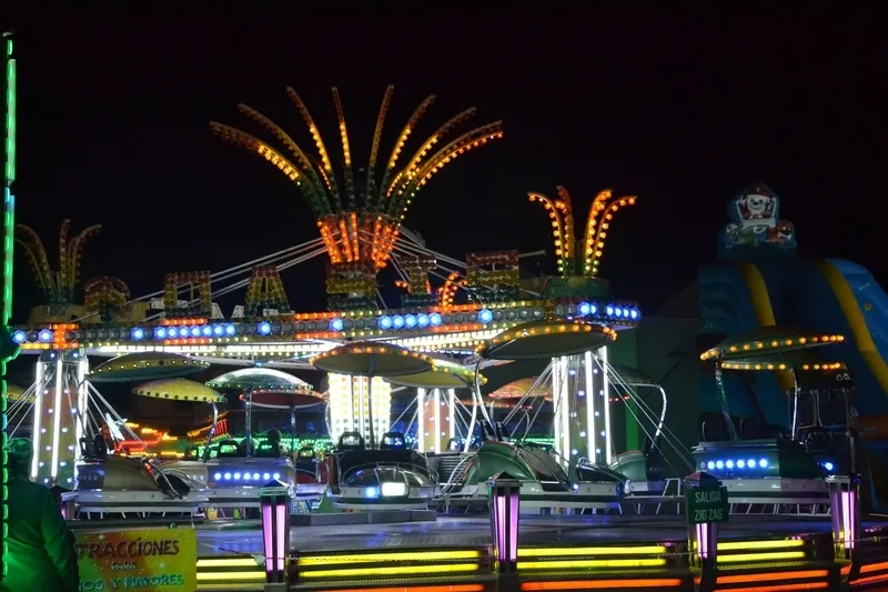 Foto 10 - El recinto ferial, epicentro festivo en la tarde del d&iacute;a de Cenizos