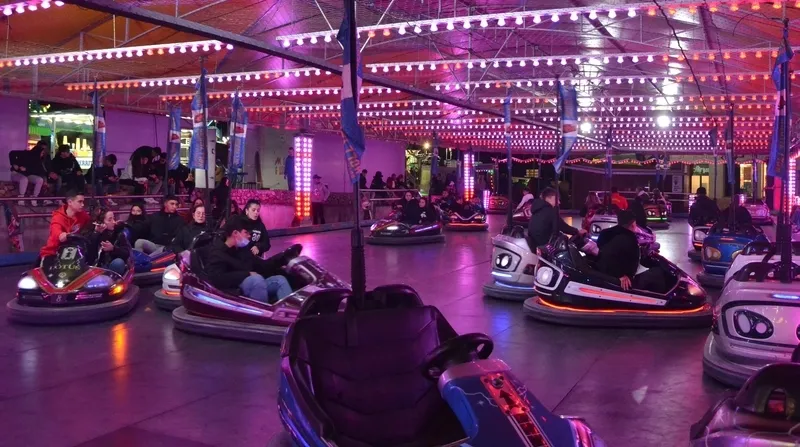 Foto 5 - El recinto ferial, epicentro festivo en la tarde del d&iacute;a de Cenizos