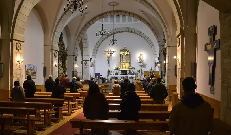 Foto 11 - Los fieles de San Crist&oacute;bal queman sus gargantillas de forma conjunta