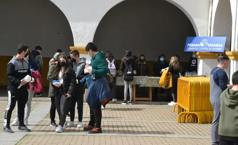 Foto 4 - Buen ambiente en la recuperada Operaci&oacute;n Bocata con unos 1.000 bocadillos repartidos