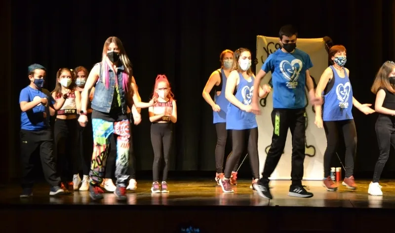 Foto 8 - Animada tarde de magia, baile y humor en el Teatro Nuevo con fines solidarios