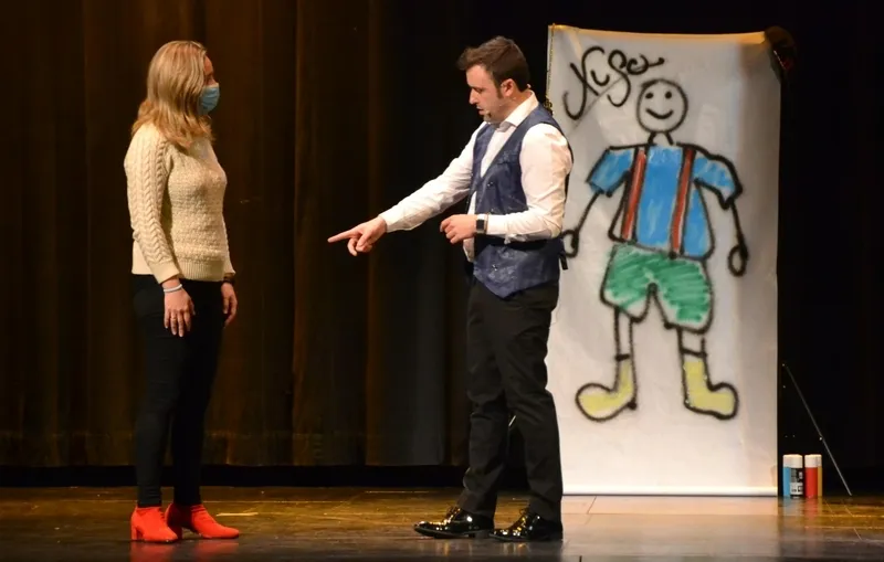 Foto 5 - Animada tarde de magia, baile y humor en el Teatro Nuevo con fines solidarios
