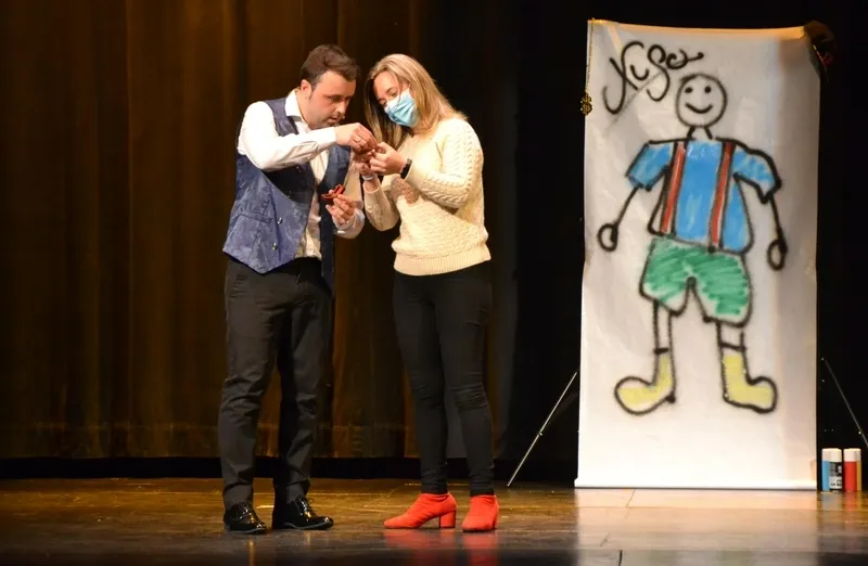 Foto 3 - Animada tarde de magia, baile y humor en el Teatro Nuevo con fines solidarios