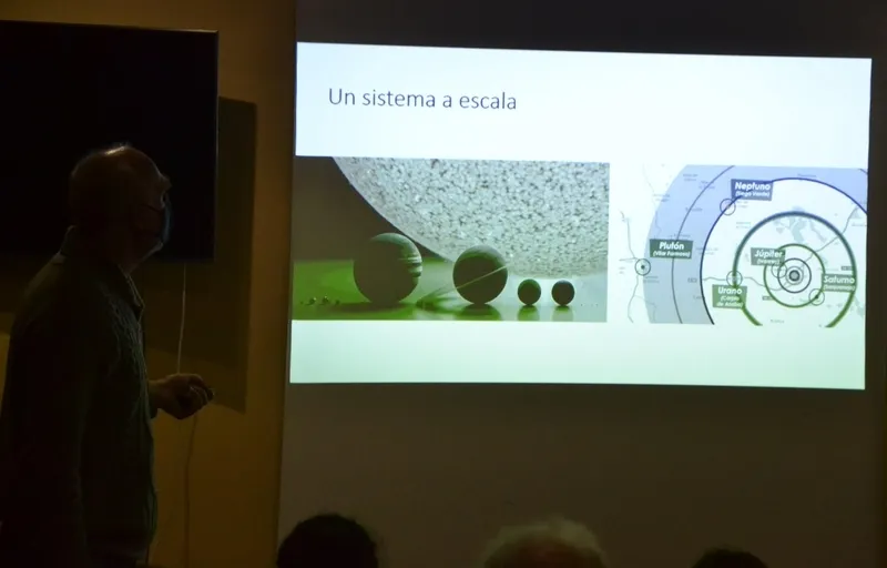 Foto 5 - Astr&oacute;briga explica los entresijos del Sistema Solar