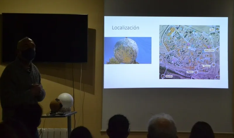 Foto 4 - Astr&oacute;briga explica los entresijos del Sistema Solar
