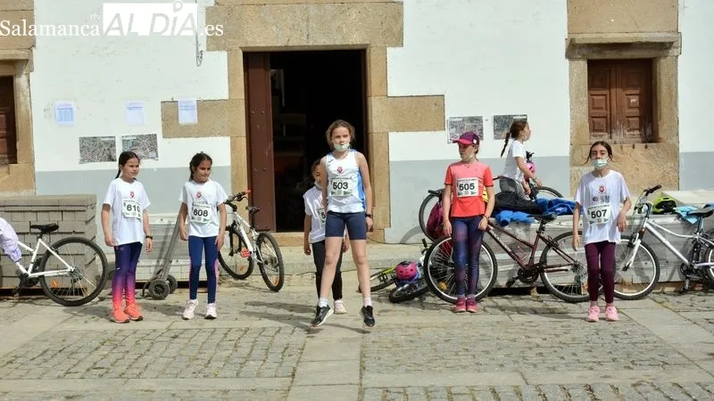 El equipo Escuela de Triatlón Salmantina triunfó en el duatlón de Lumbrales