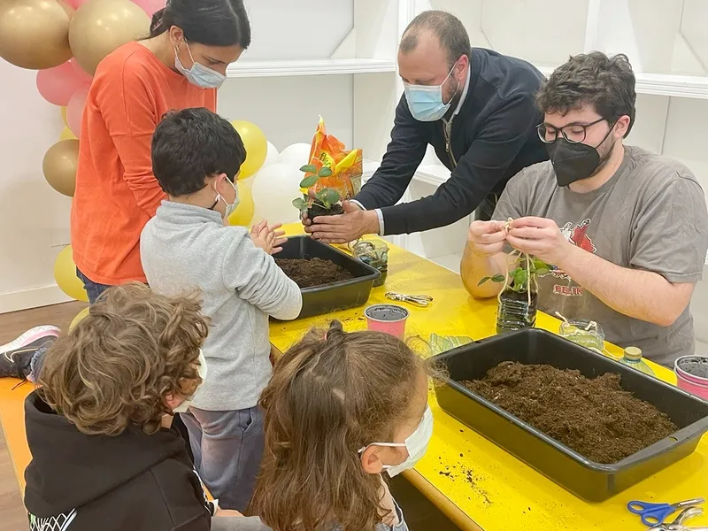 Eco talleres en el Centro Comercial El Tormes este viernes