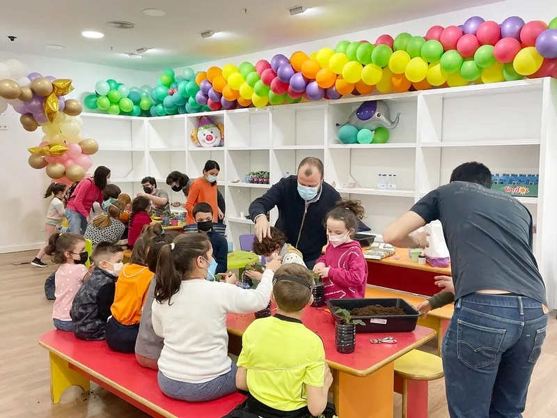 Eco talleres en el Centro Comercial El Tormes este viernes