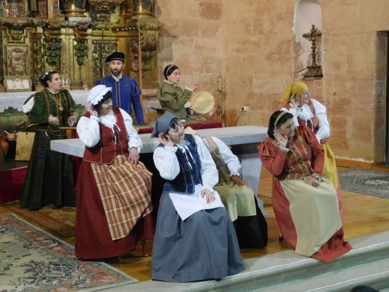 Foto 7 - Espino de la Orbada vive la magia del teatro con 'Buscando a Nebrija'