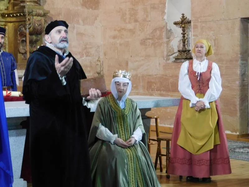 Foto 5 - Espino de la Orbada vive la magia del teatro con 'Buscando a Nebrija'