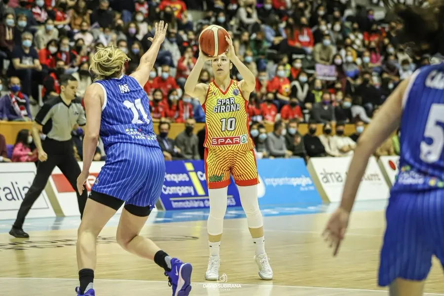 Foto 5 - El Perfumer&iacute;as Avenida acaricia la Final Four dos veces en Fontajau... y Salamanca dictar&aacute; sentencia (81-79)