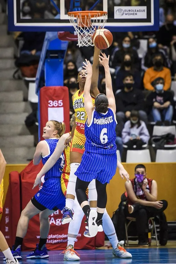 Foto 7 - El Perfumer&iacute;as Avenida acaricia la Final Four dos veces en Fontajau... y Salamanca dictar&aacute; sentencia (81-79)