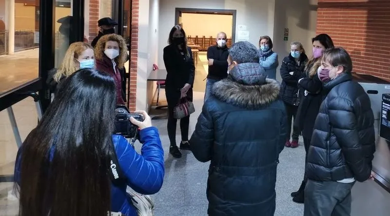 La concejala de Familia e Igualdad de Oportunidades, Ana Suárez, ha estado en todo momento en contacto con estas personas para dotarlas de todas las necesidades a su llegada a la ciudad