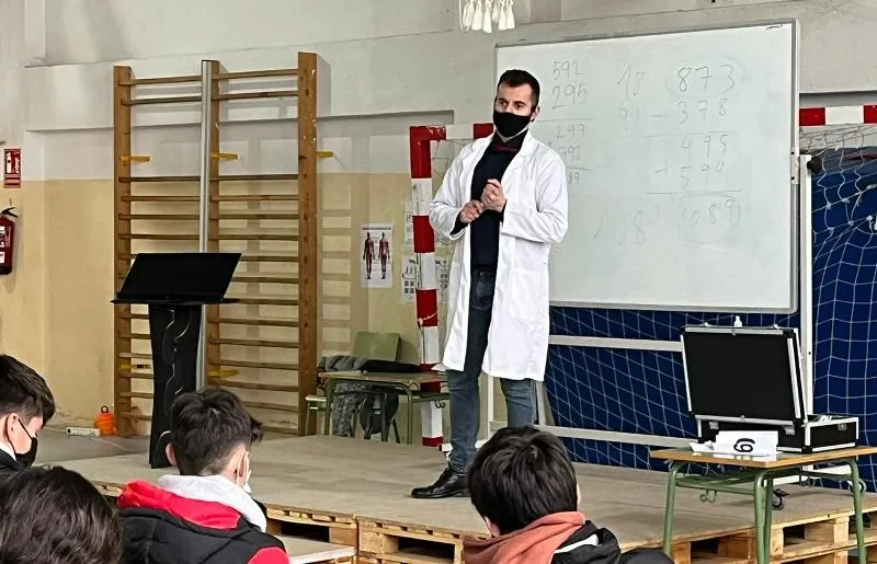 Foto 2 - La iniciativa Matemagia inicia su andadura en Sancti-Sp&iacute;ritus y La Fuente de San Esteban