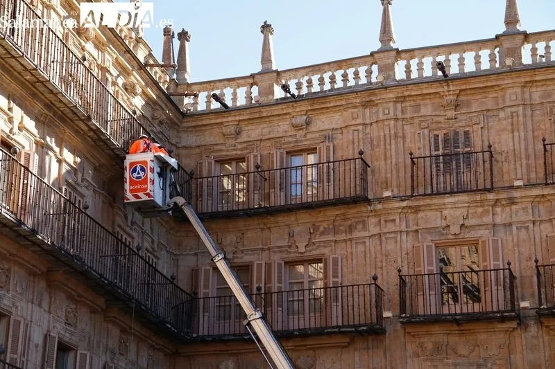 Trabajador en la Plaza Mayor. Foto de archivo