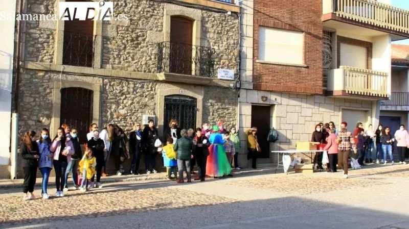 Desfile de disfraces y homenaje a los recién nacidos en el Lunes de Carnaval