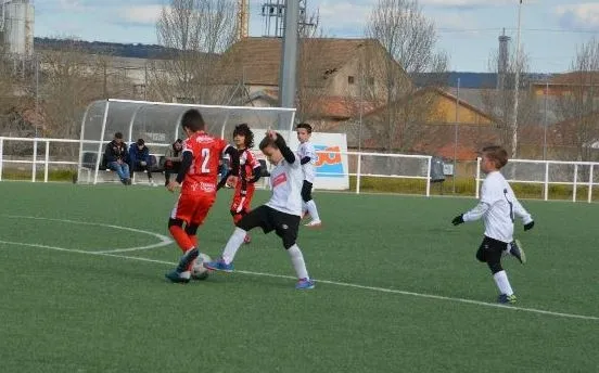 Foto 11 - #M [5|6 MAR] Los m&aacute;s peques del Ciudad Rodrigo CF muestran su apoyo a Ucrania antes de sus partidos